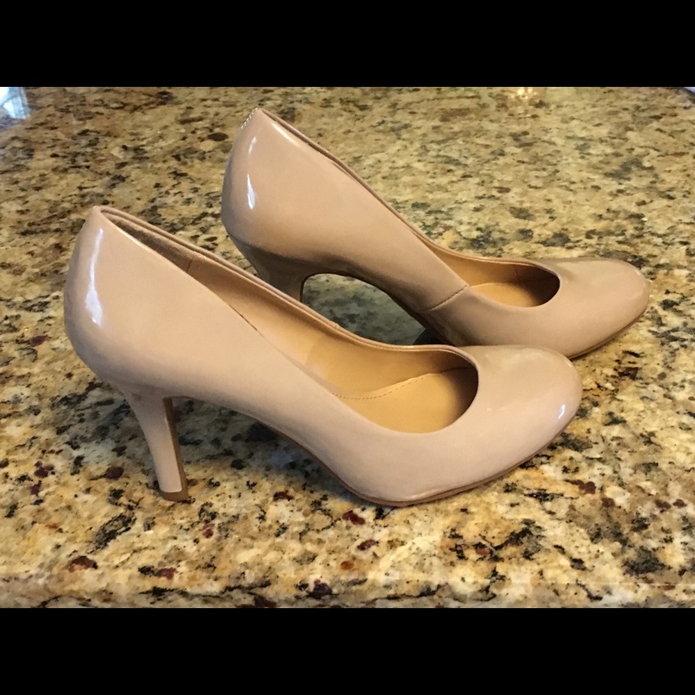Nude pump like new
